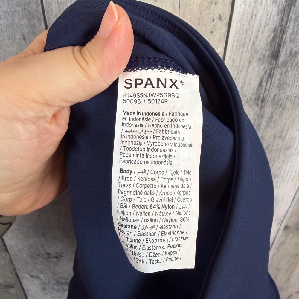 Spanx SpanxShape Booty Boost 7/8 Leggings in Timeless Navy Size 1X Plus Size Fit - Picture 6 of 14
